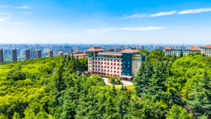 漫步思源森林｜访客点赞西安思源学院：一座藏在森林里的大学 
